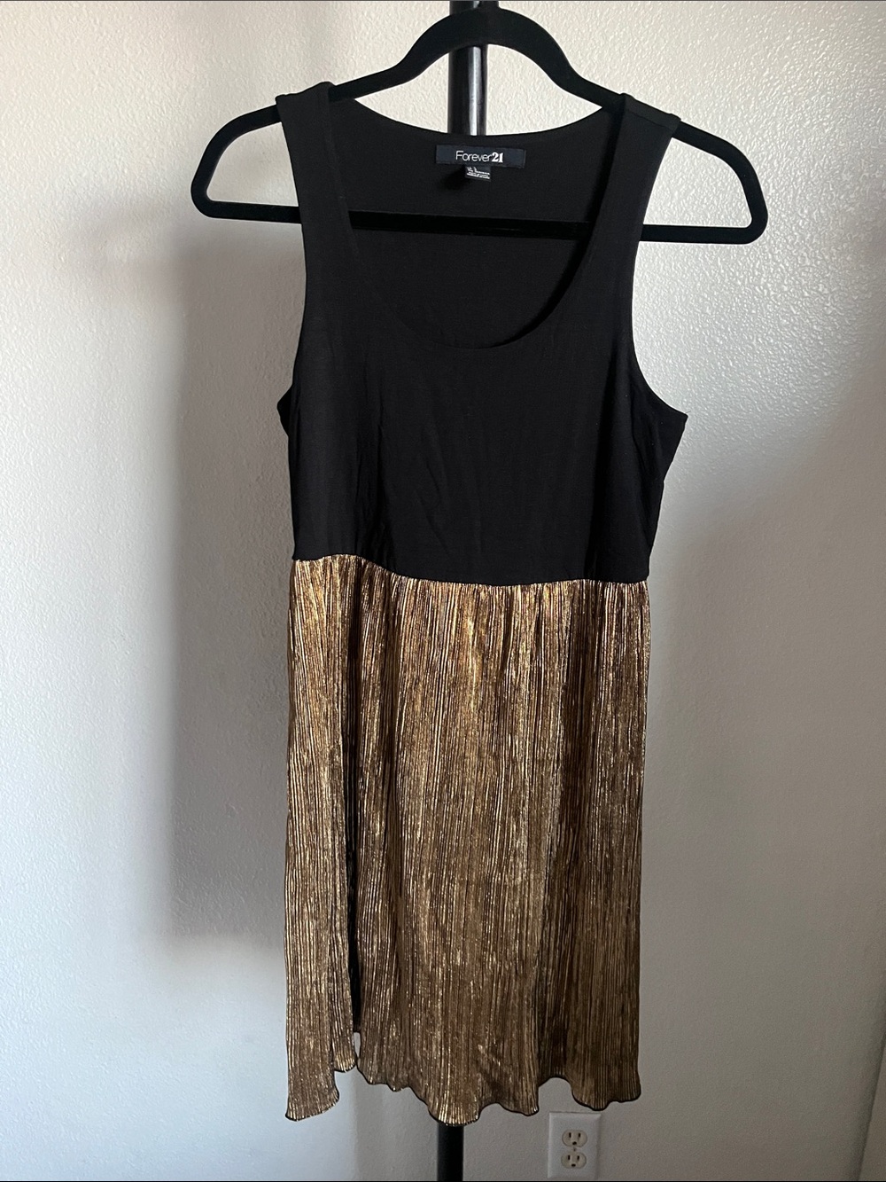 Forever 21 Black and Gold Pleated Mini Dress